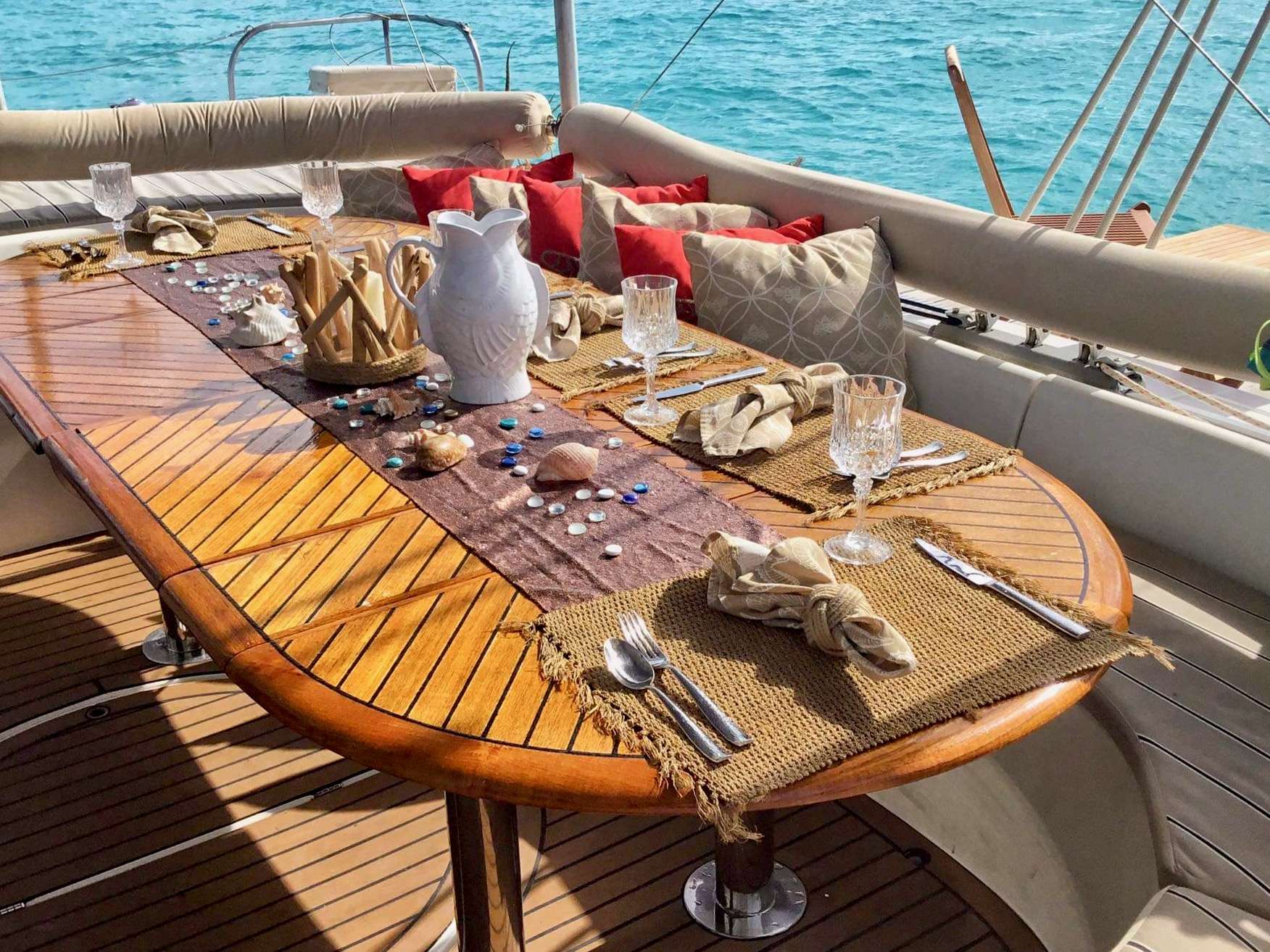 MISS ELIZABETH Yacht Charter - Full cockpot table for dining