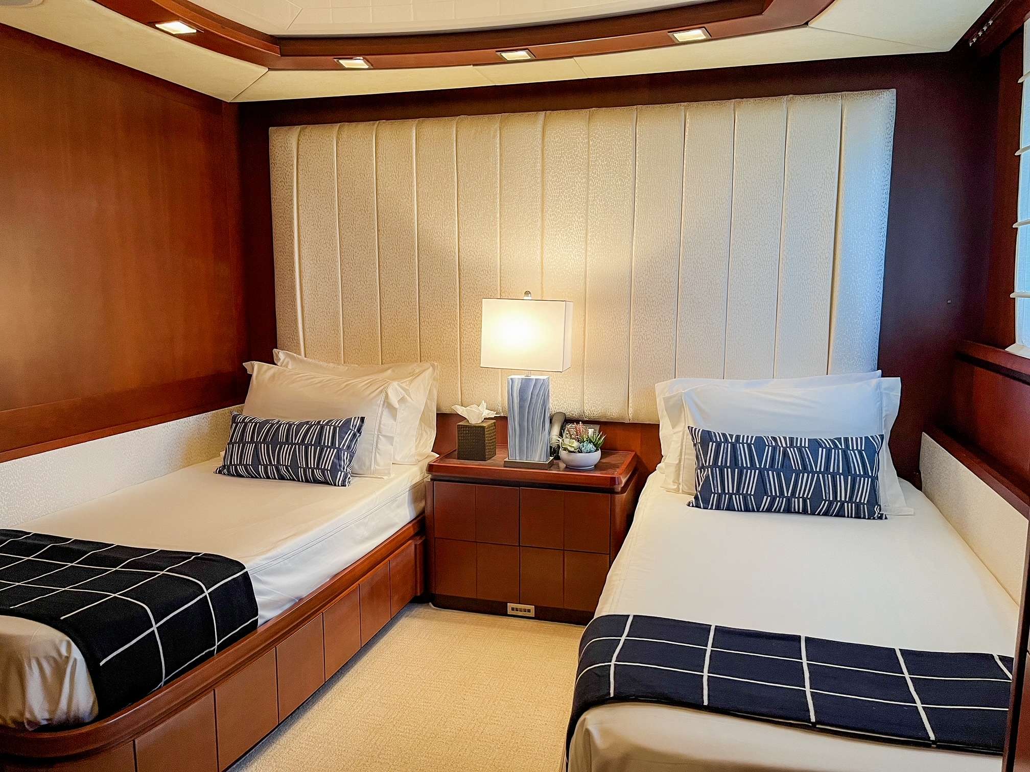 VIVERE Yacht Charter - Guest twin 2