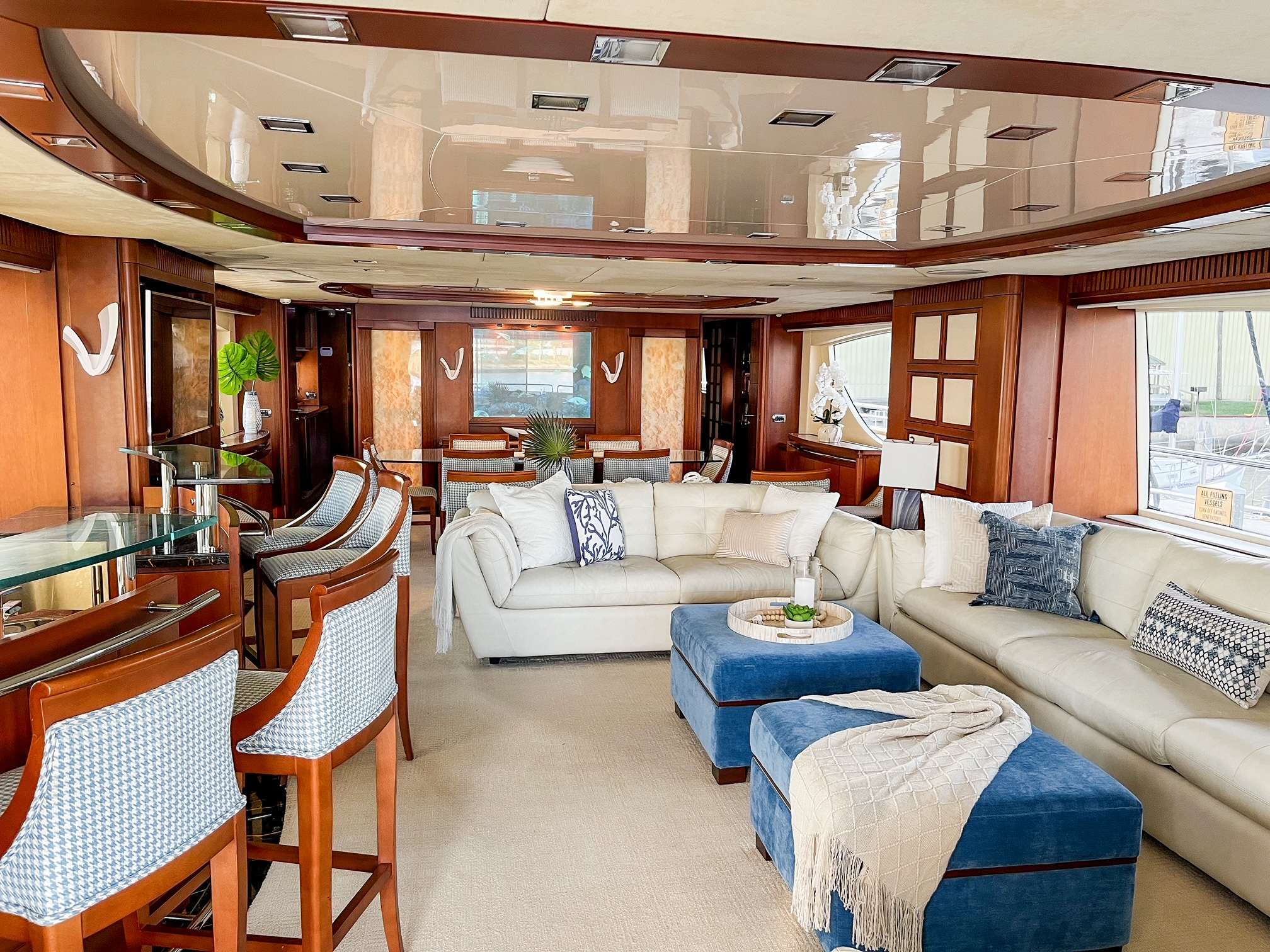 VIVERE Yacht Charter - Salon