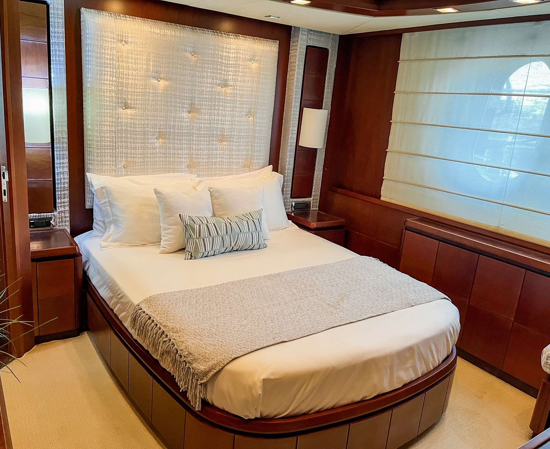 VIVERE Yacht Charter - Queen VIP 1