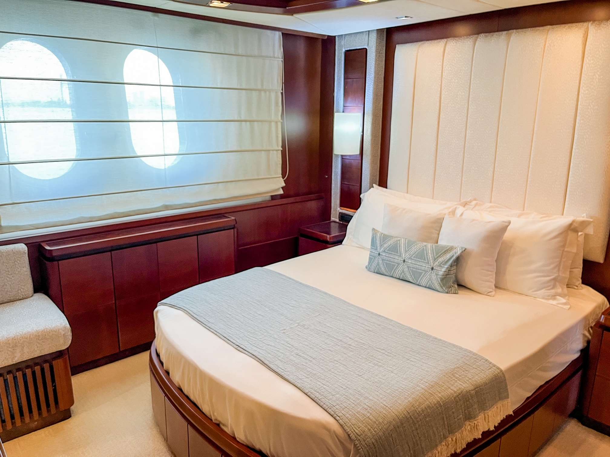 VIVERE Yacht Charter - Queen VIP 2