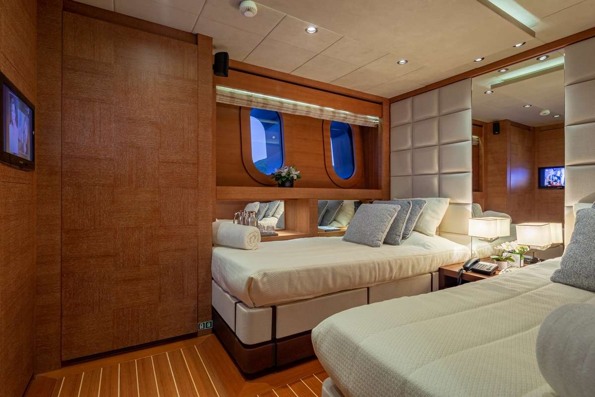 ZALIV III Yacht Charter - Twin Cabin