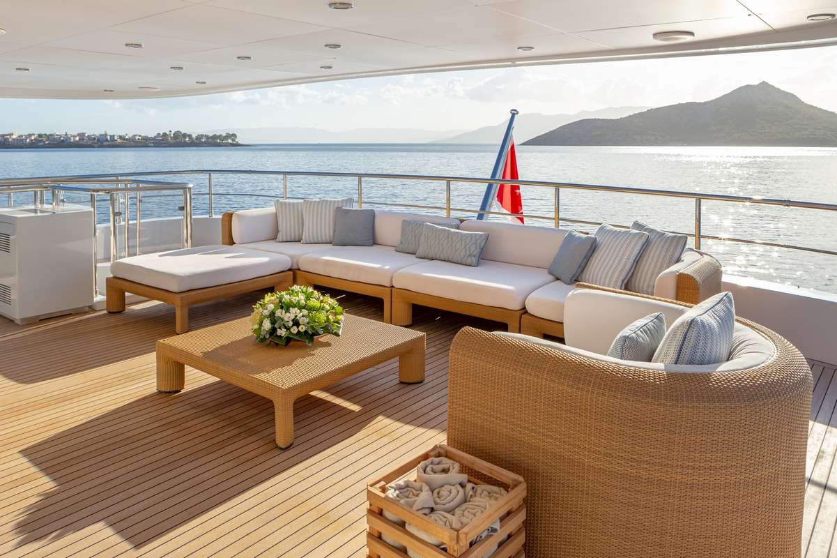 Upper deck lounge