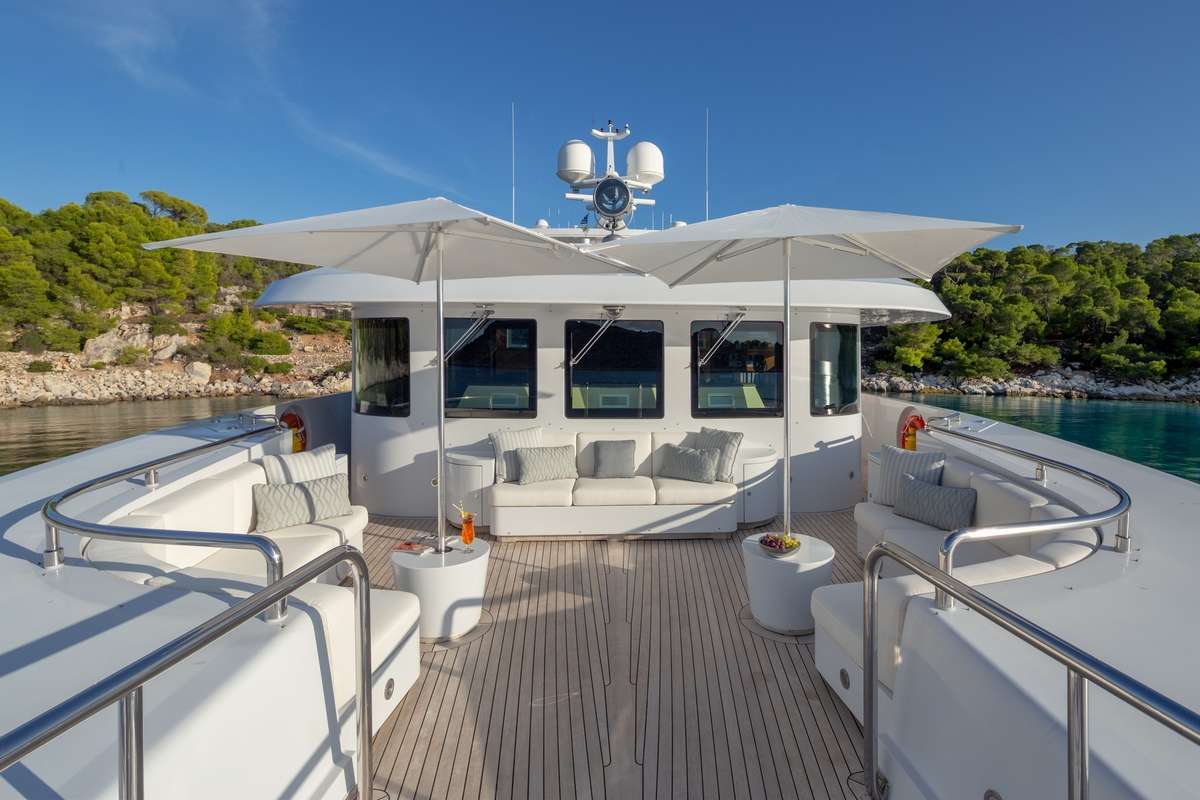 ZALIV III Yacht Charter - Bow deck