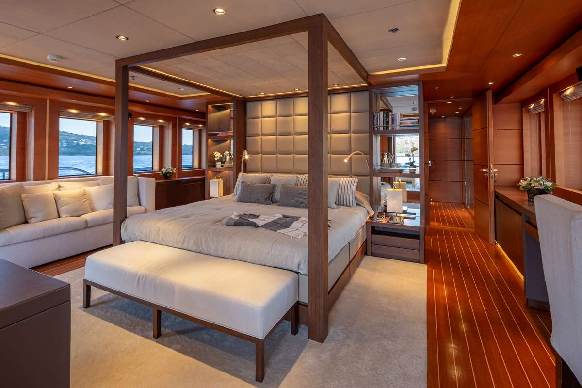 ZALIV III Yacht Charter - Master Cabin