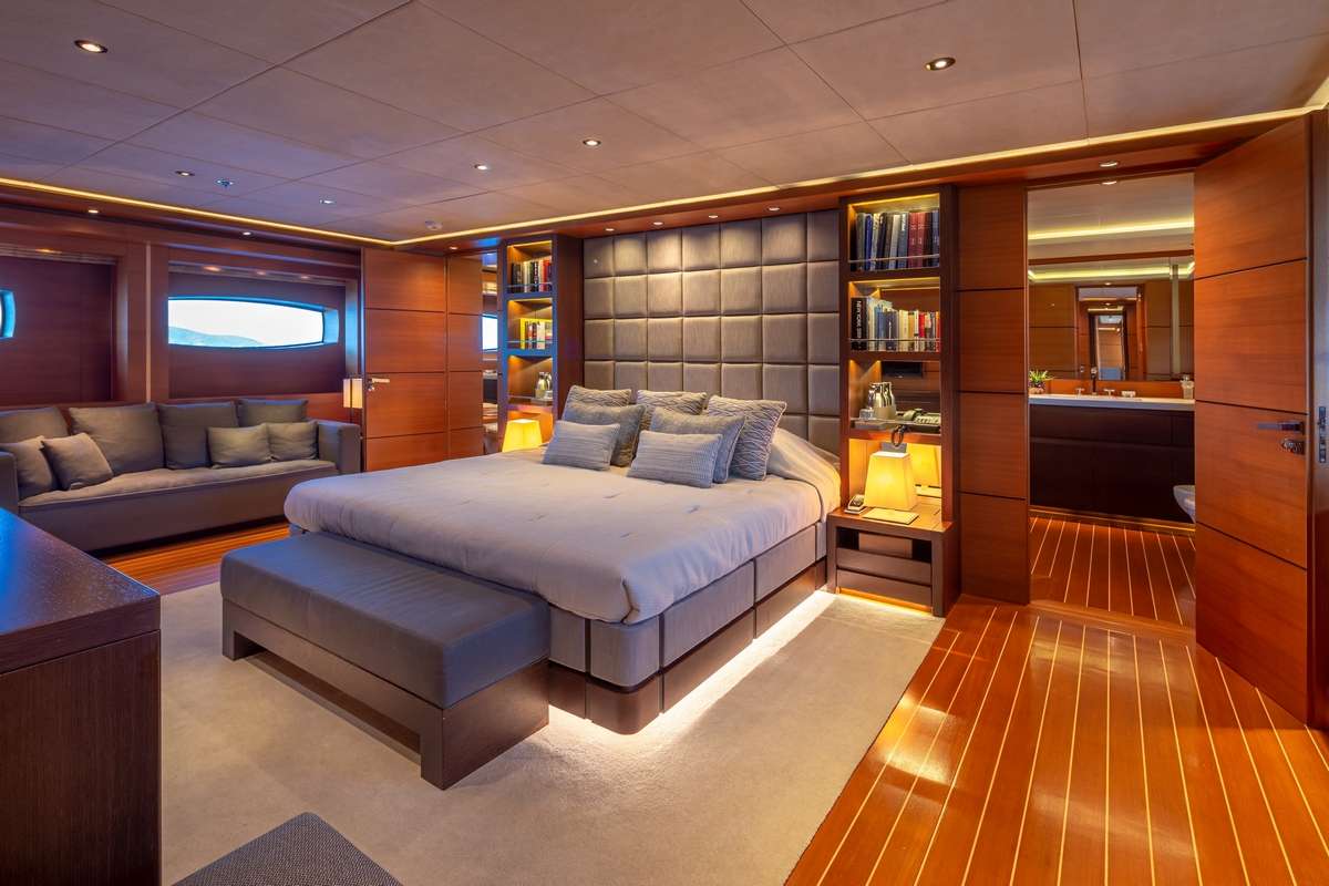 ZALIV III Yacht Charter - Vip Suite