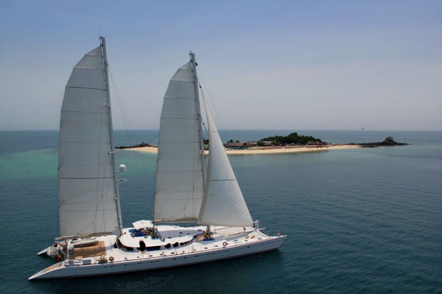 Yacht Charter DOUCE FRANCE | Ritzy Charters
