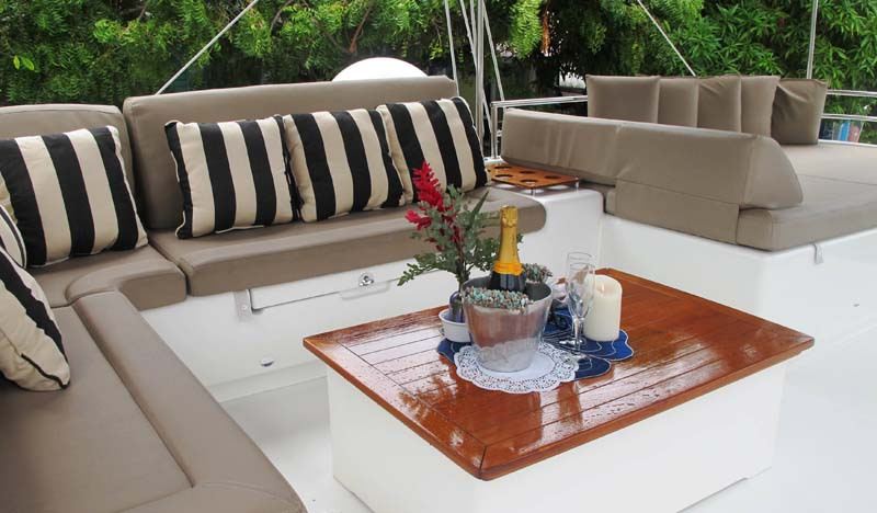 COPPER PENNY Yacht Charter - Bridgedeck for Happy Hours