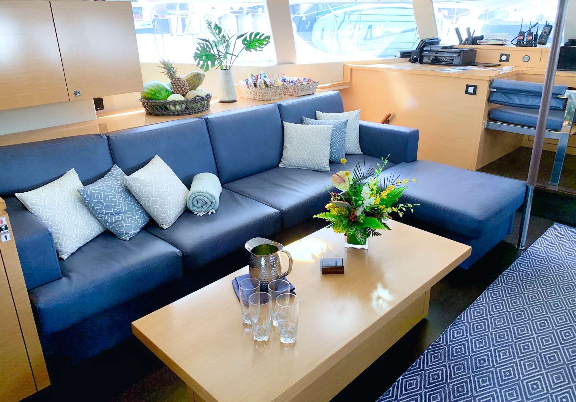 ODYSSEA Yacht Charter - Salon