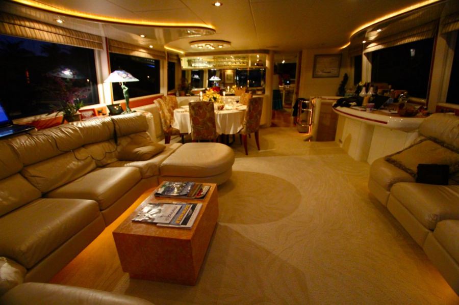 COMPANIONSHIP Yacht Charter - Main Salon