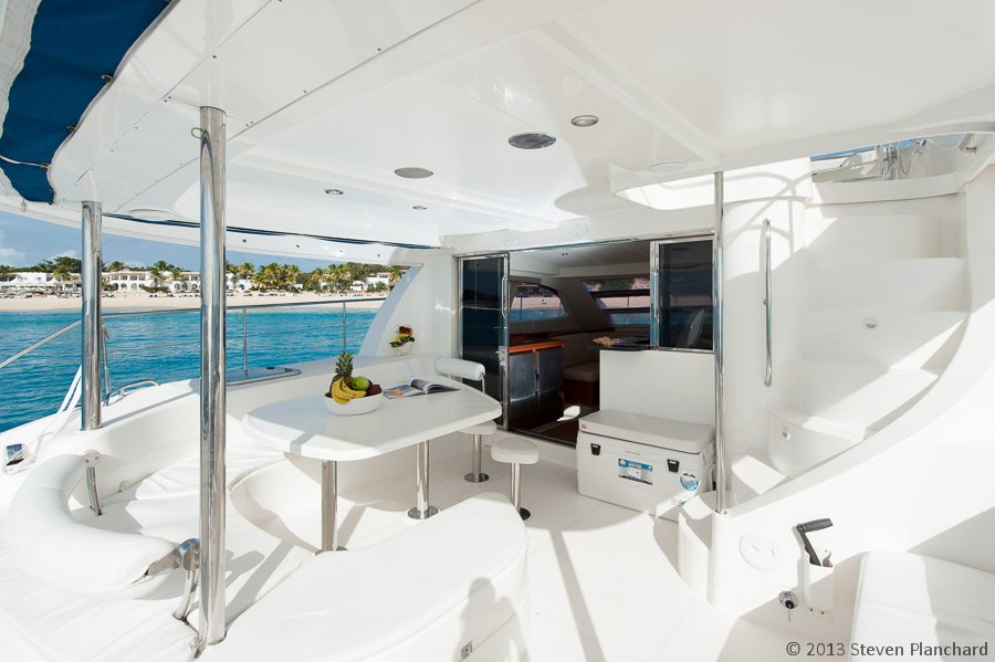 Yacht charter Nirvana (power Cat)