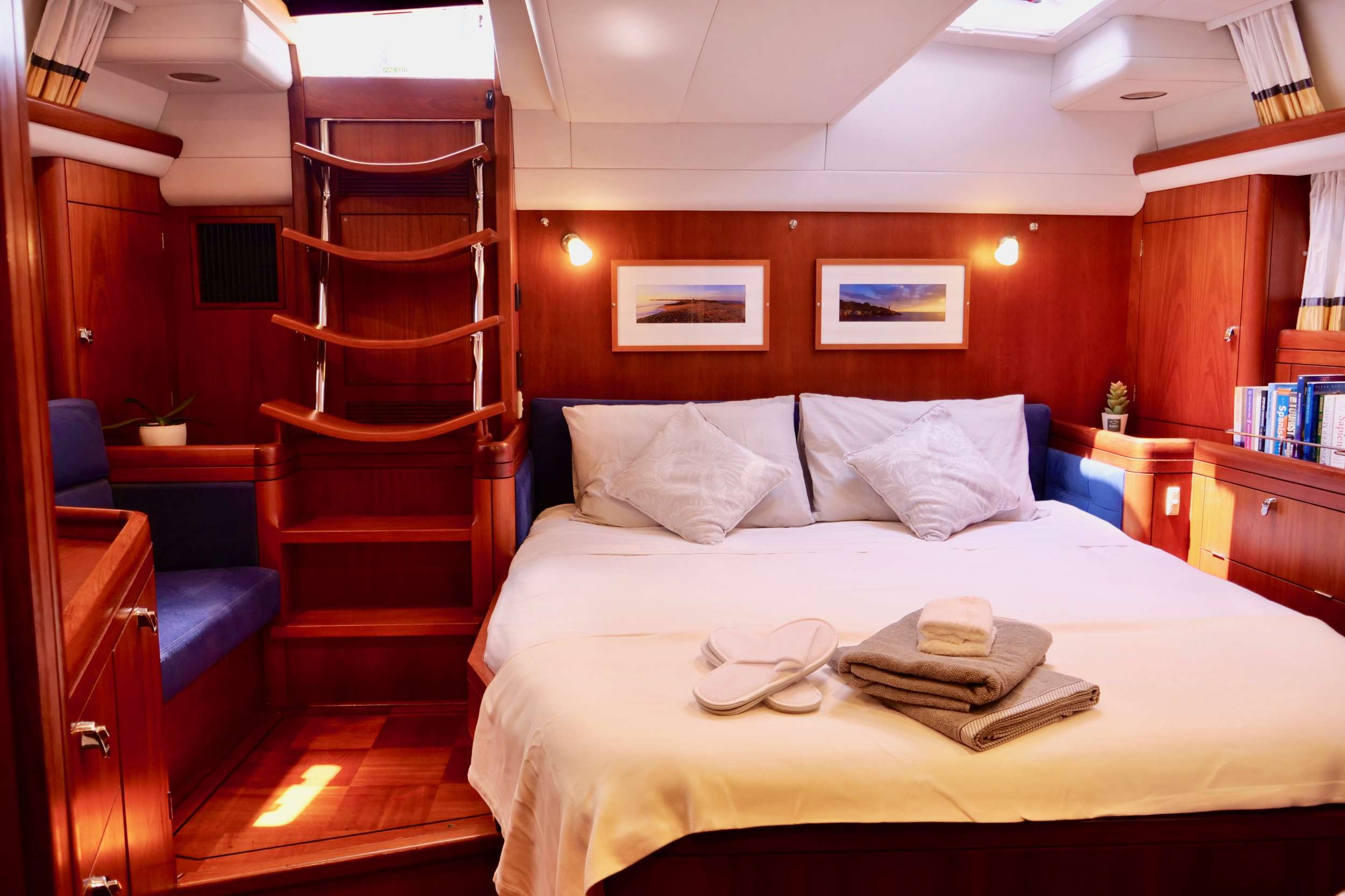 ELVIS MAGIC Yacht Charter - Primary Guest Cabin