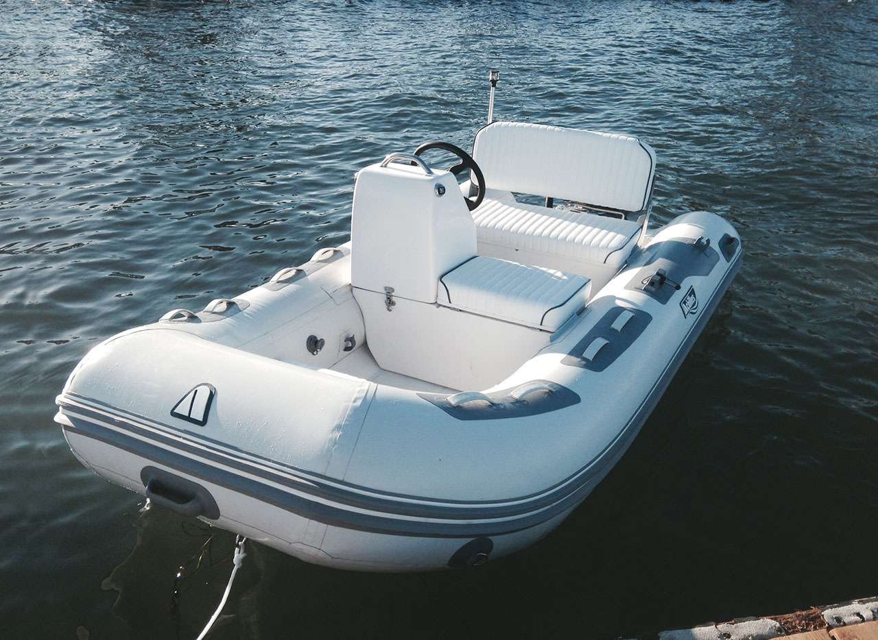 Catamaran Charter Pisces