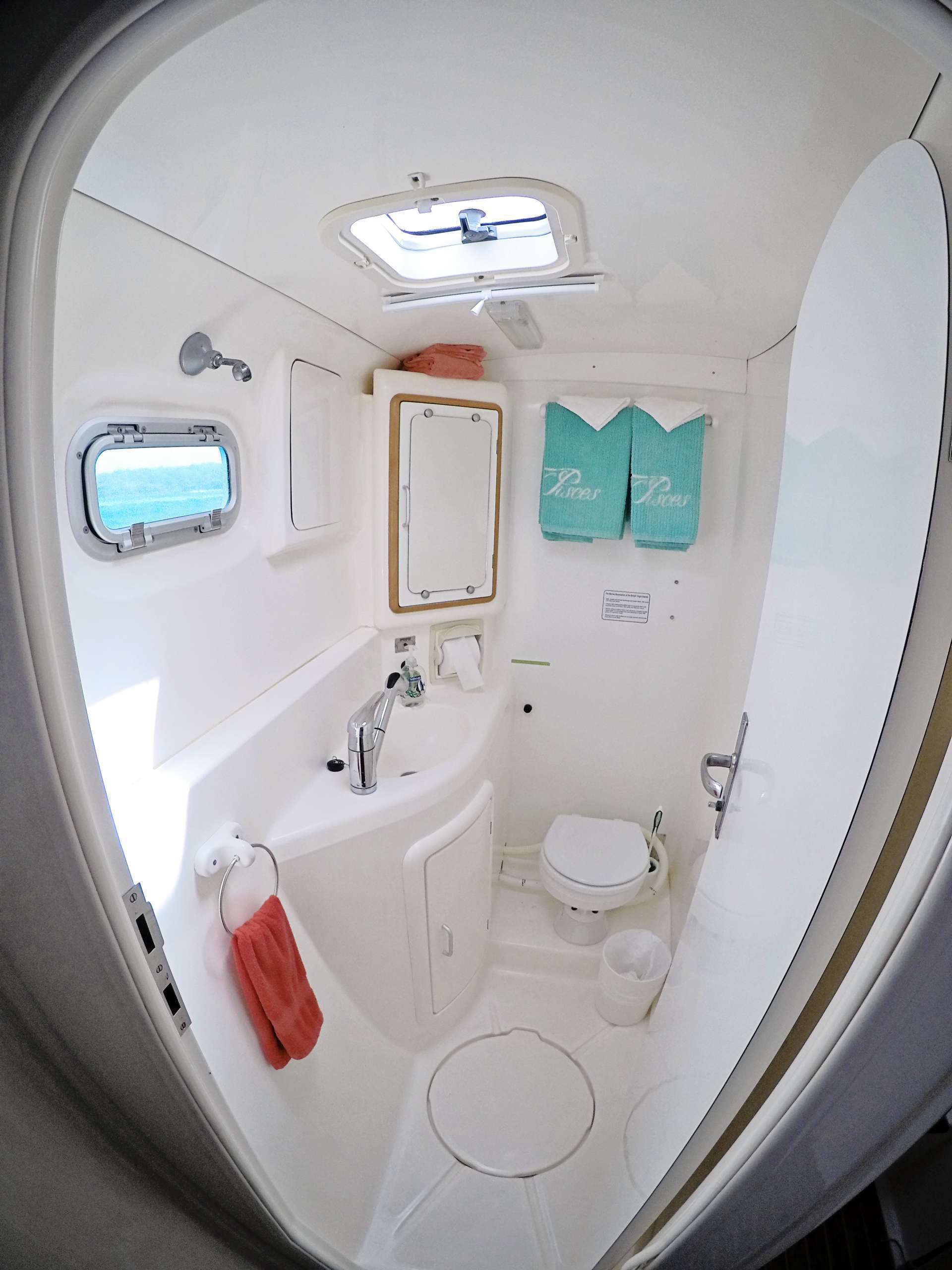 Catamaran Charter Pisces