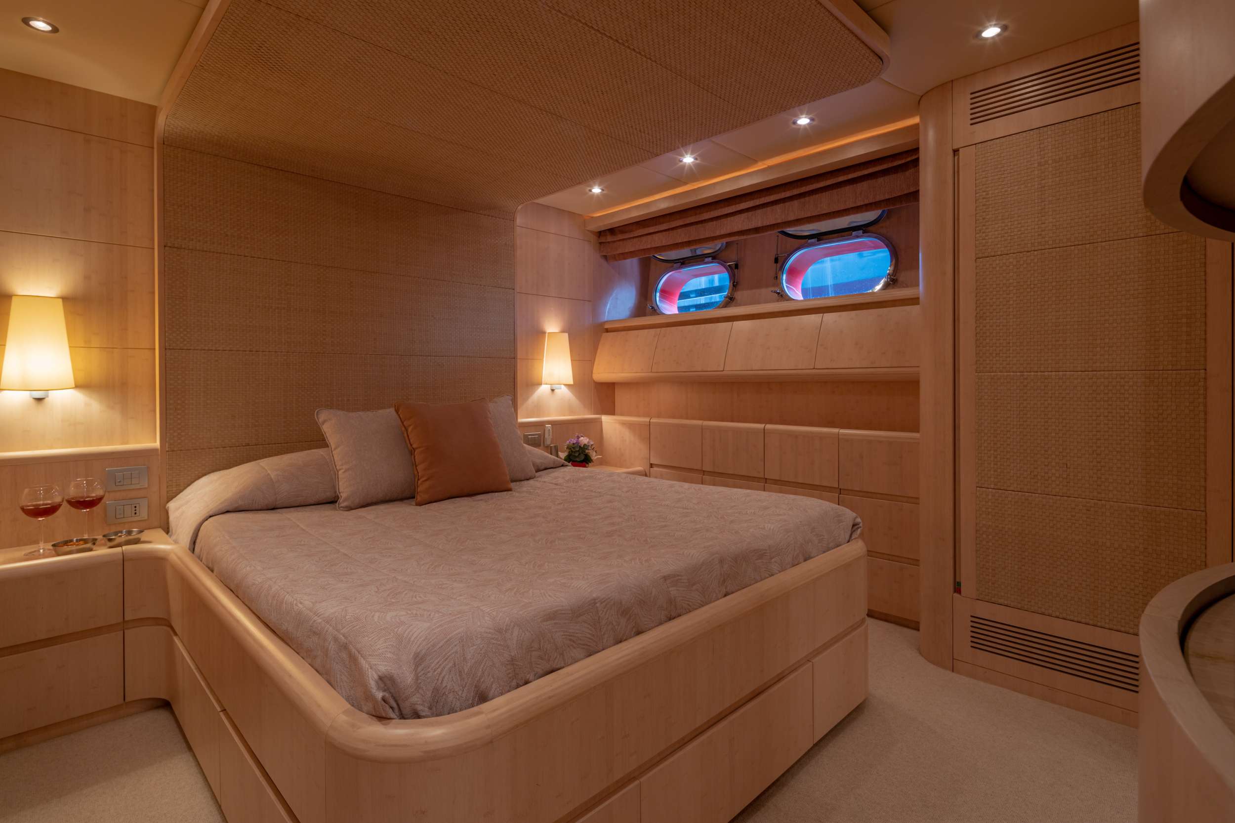 GLAROS Yacht Charter - Double  Cabin