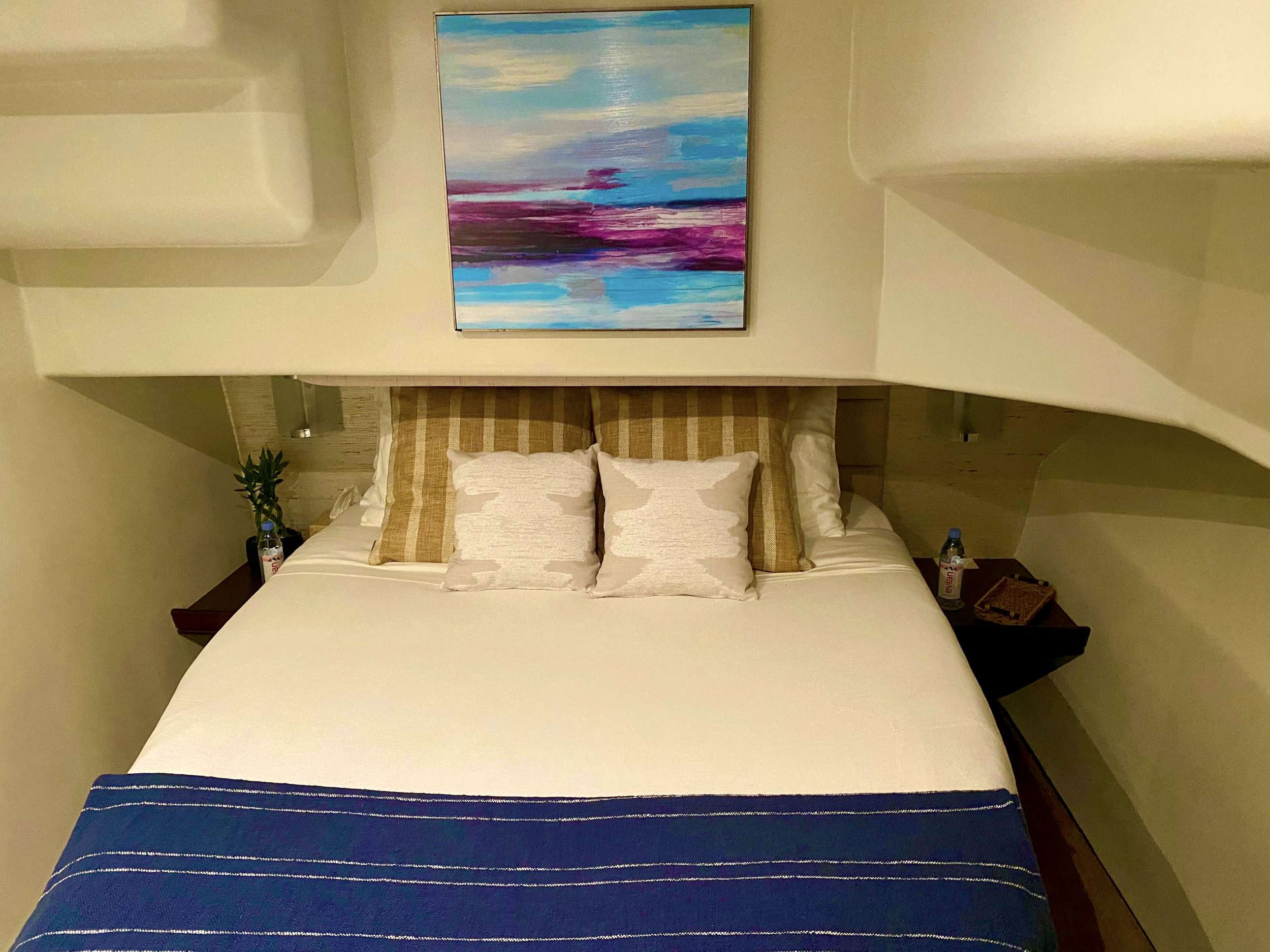 TRANQUILITY Yacht Charter - Queen guest cabin