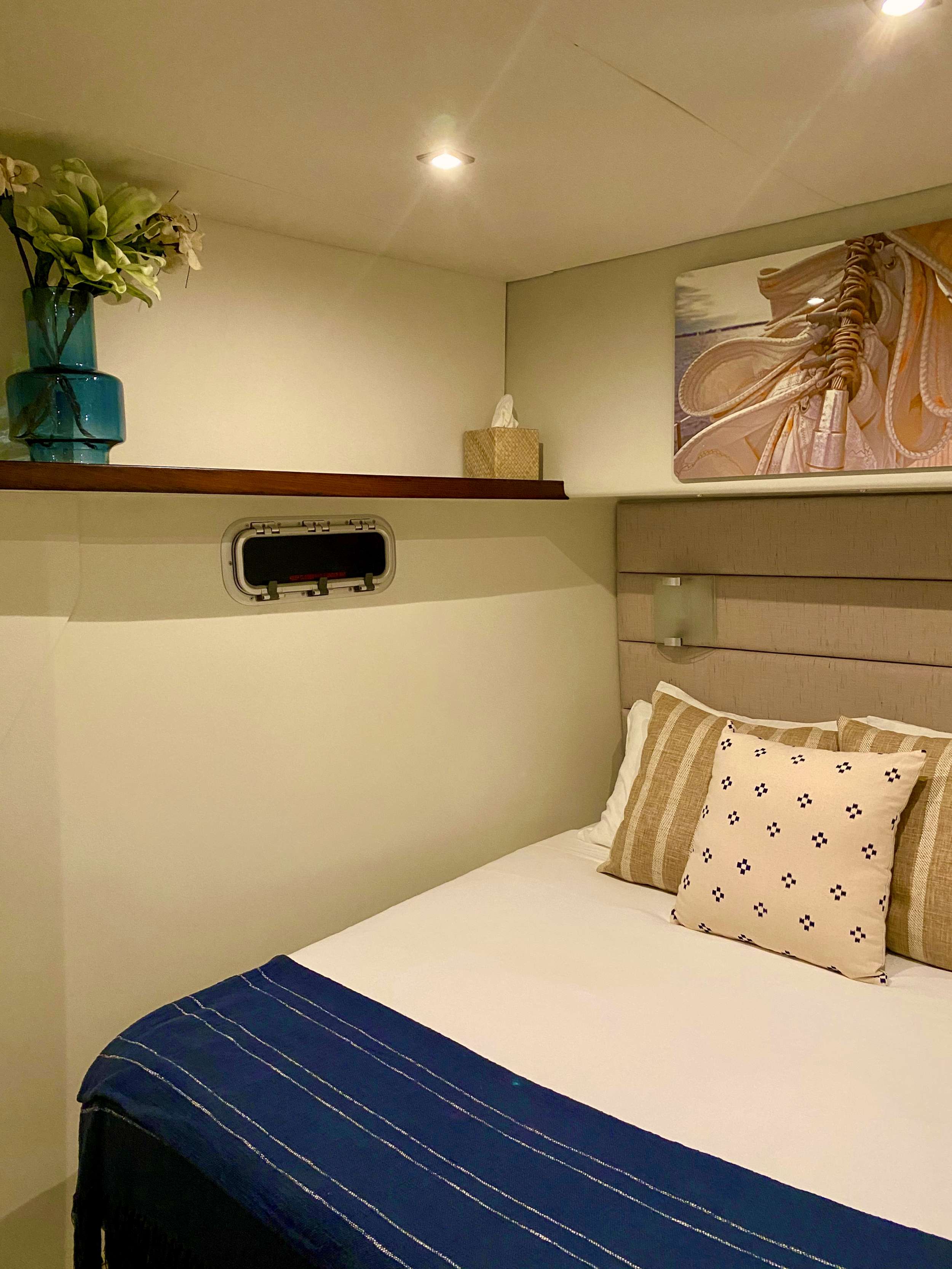 TRANQUILITY Yacht Charter - Forward queen suite