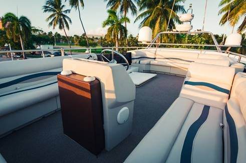 ATLANTIS II Yacht Charter - sky lounge