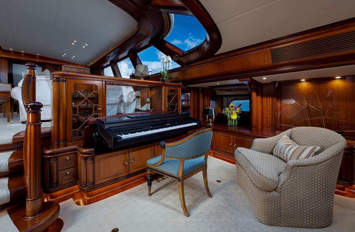 HYPERION Yacht Charter - Cockpit