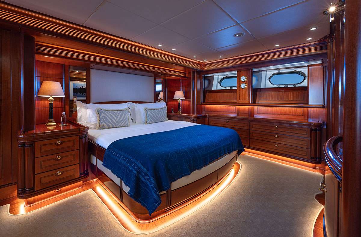 HYPERION Yacht Charter - Master Cabin