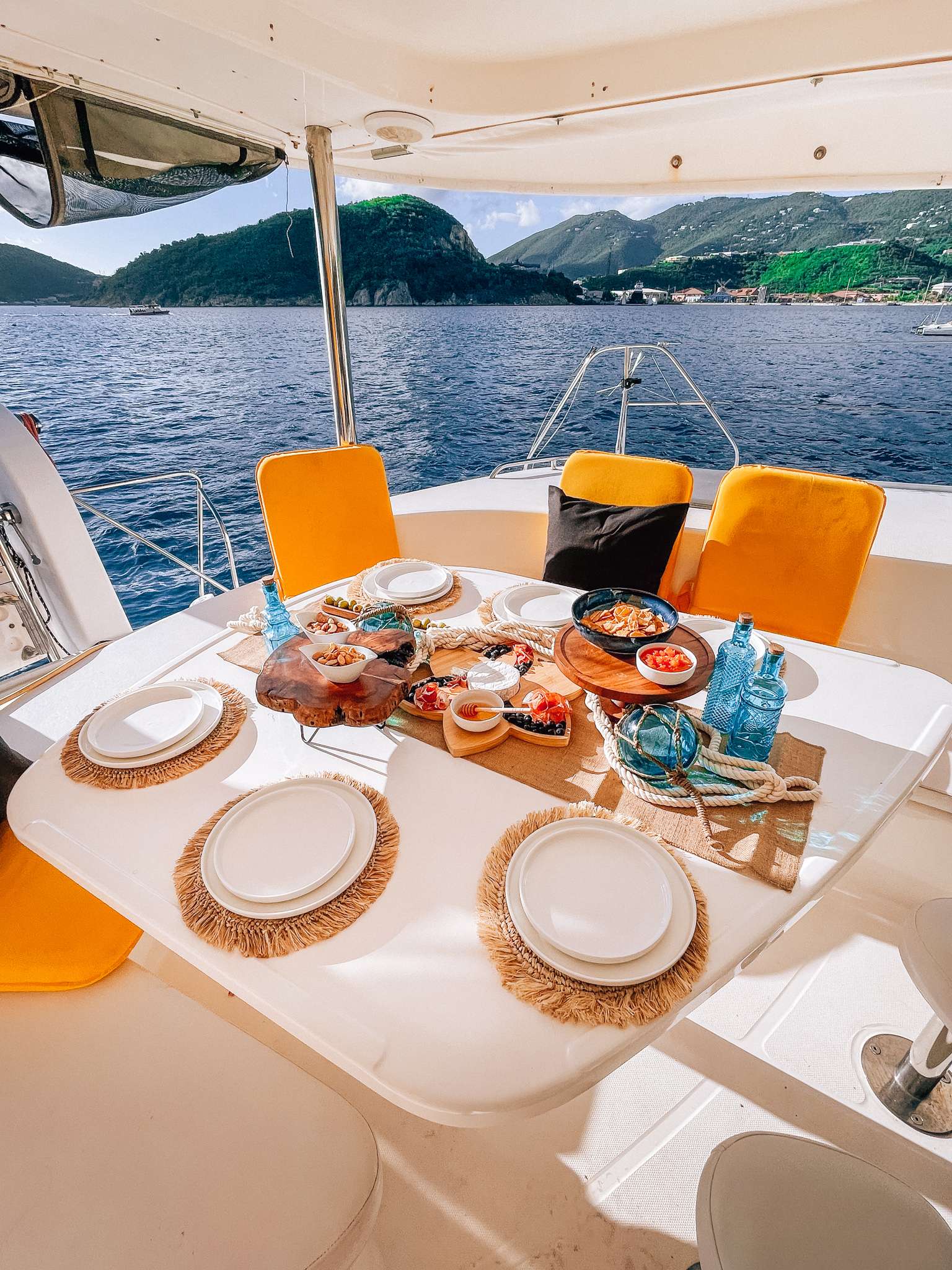 ONE LOVE Yacht Charter - Aft deck lounge and dining area