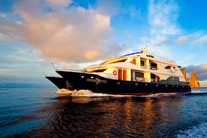 Yacht Charter OCEAN SPRAY | Ritzy Charters