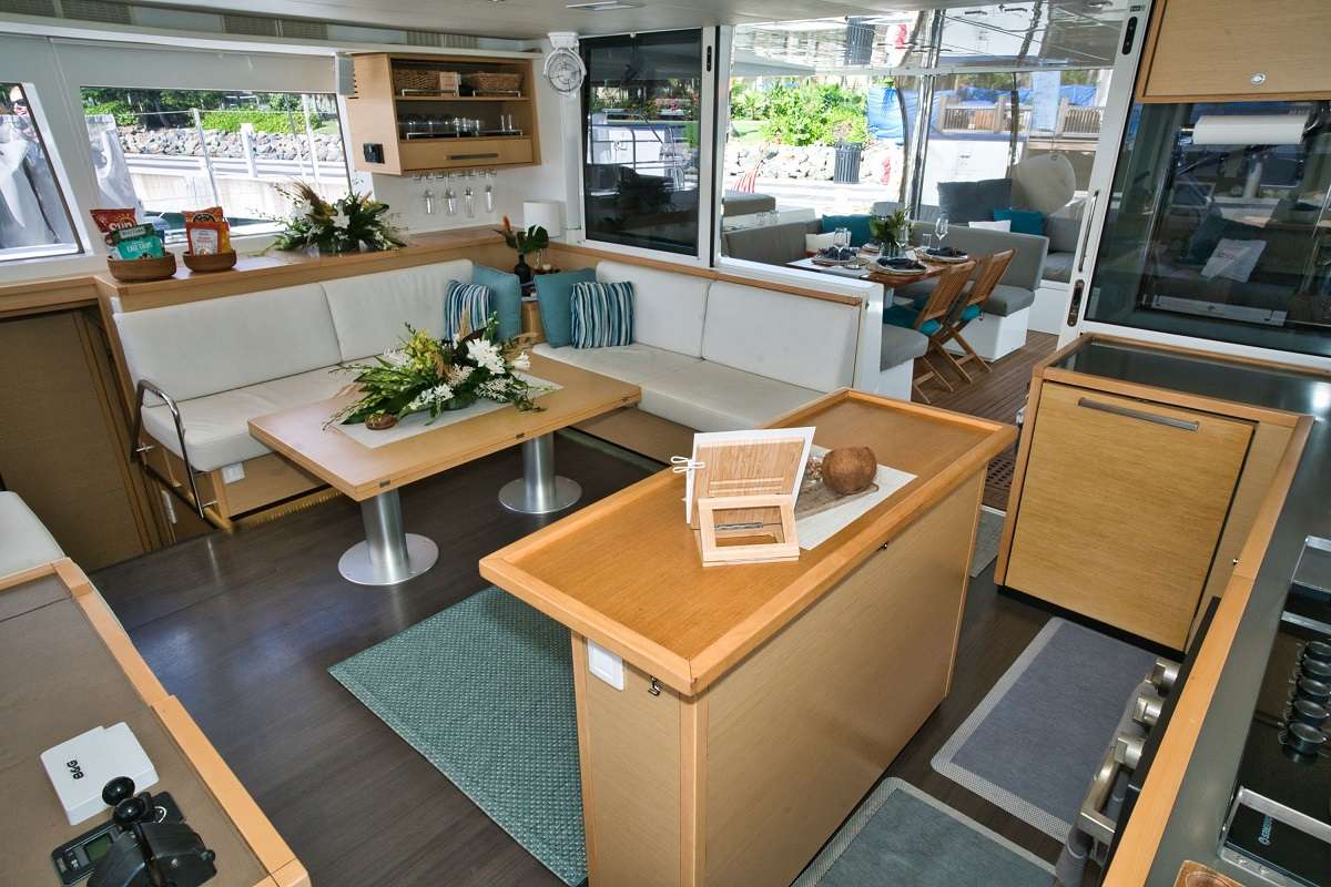 AZULIA II Yacht Charter - Salon dining area. Table expands to seat 8 comfortably.