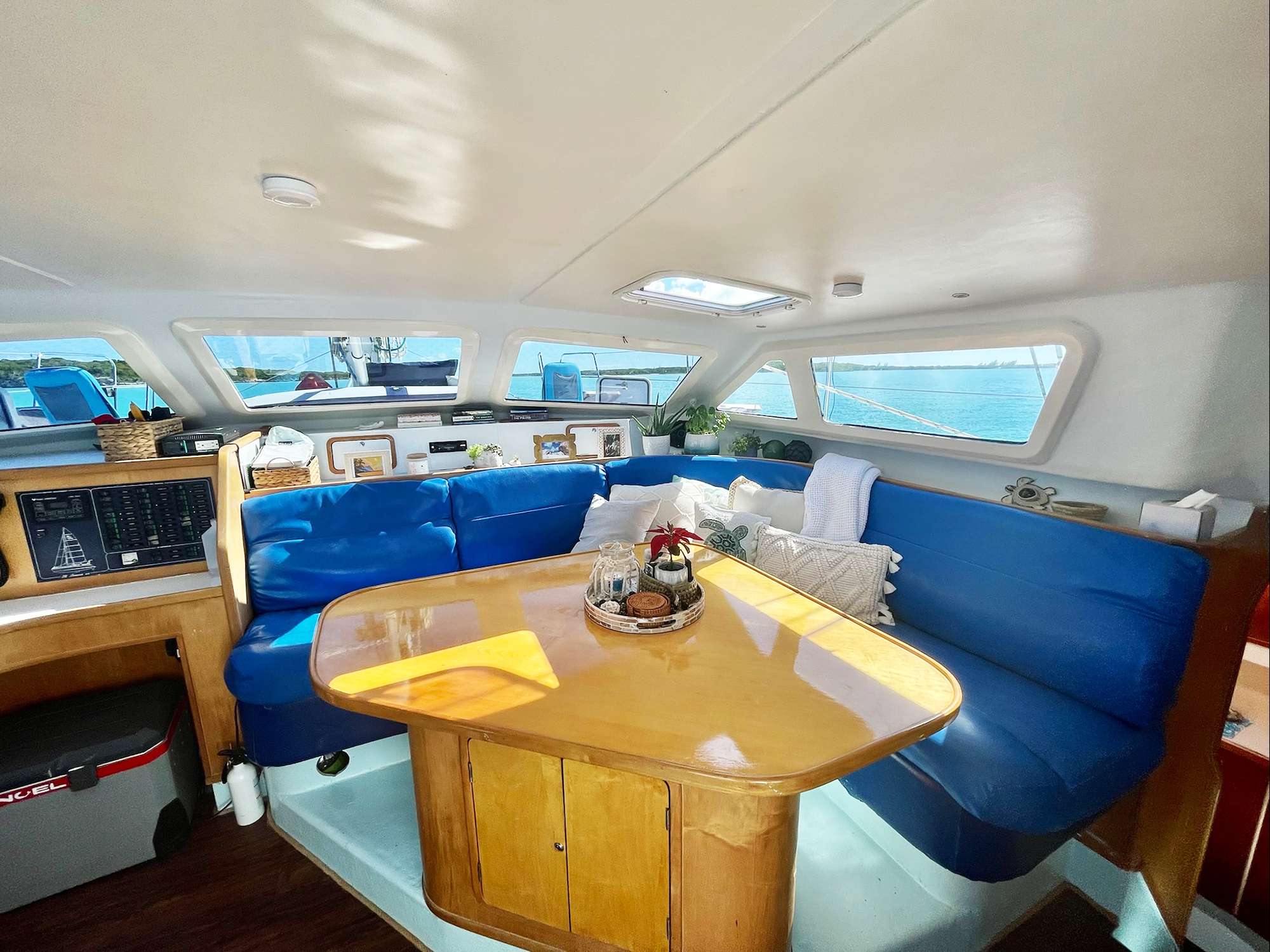 RUBICON Yacht Charter - Spacious Interior Dining Area