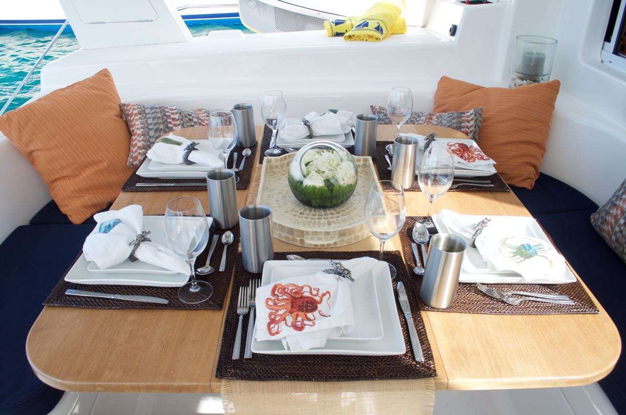 PARADIGM SHIFT Yacht Charter - Alfresco Dining