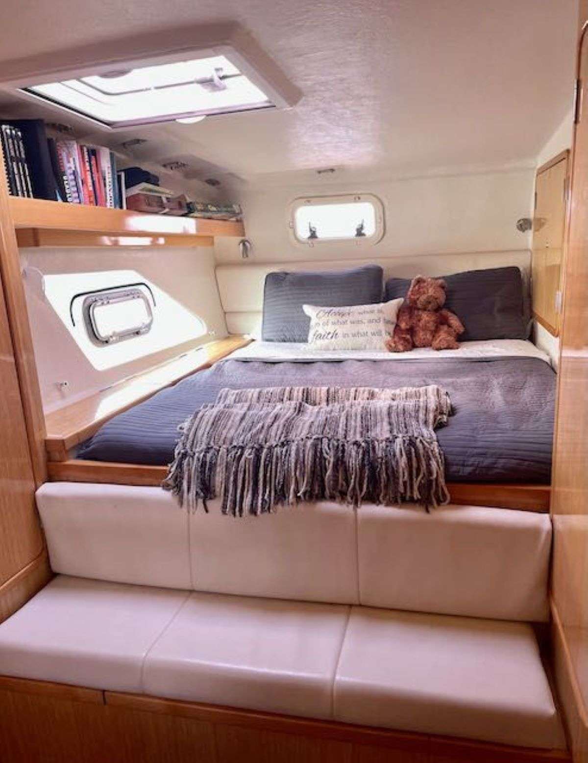 PARADIGM SHIFT Yacht Charter - Aft guest cabin