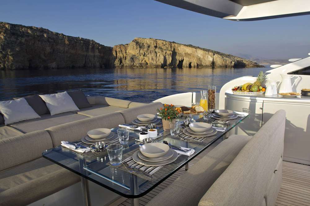 Main deck dining