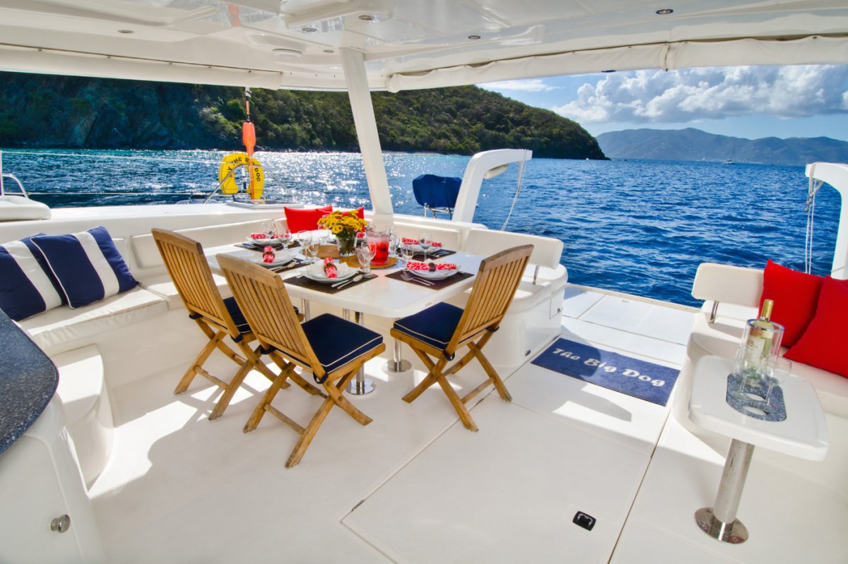 THE BIG DOG Yacht Charter - Alfresco dining