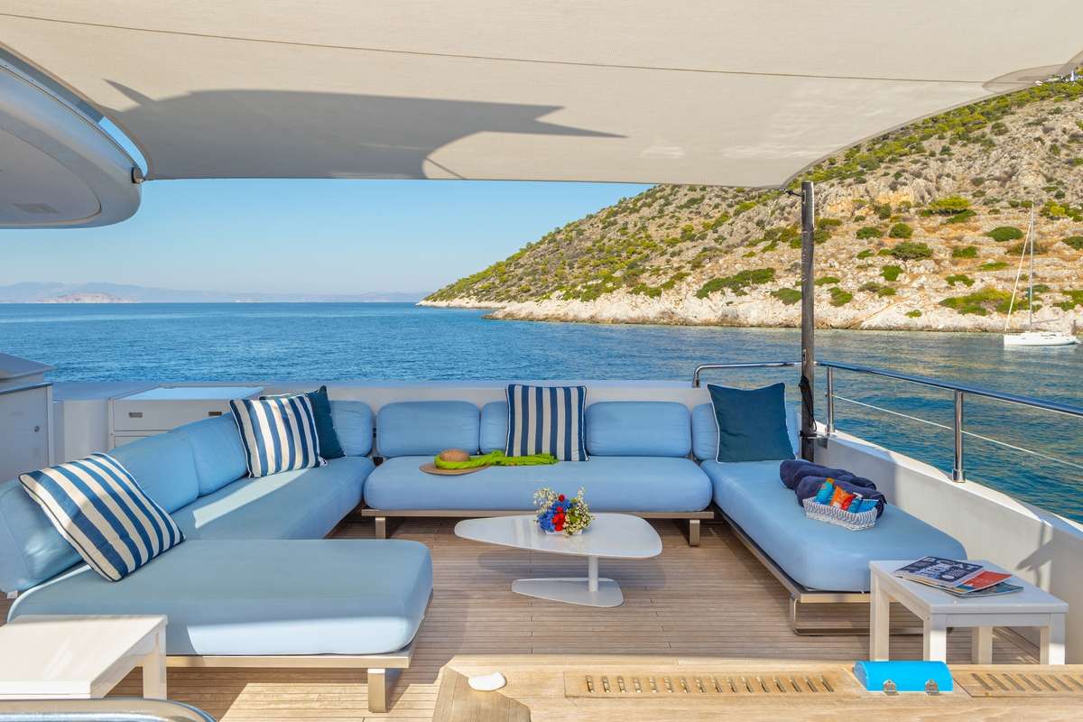 SEA WOLF Yacht Charter - Upper deck lounge