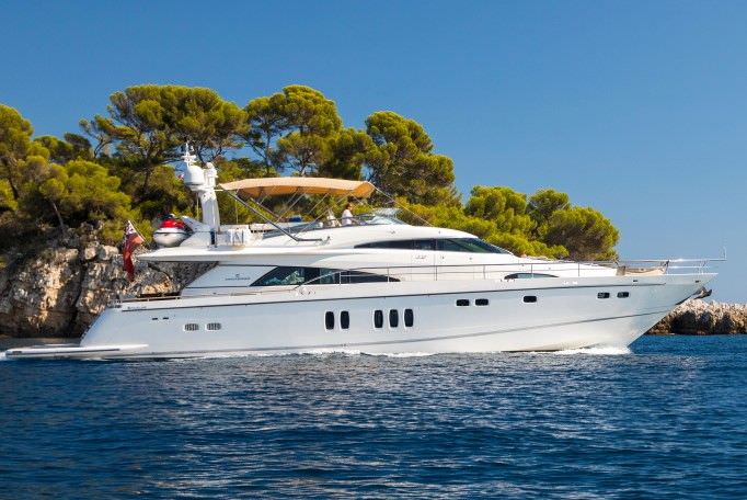 D5 Yacht Charter - Ritzy Charters