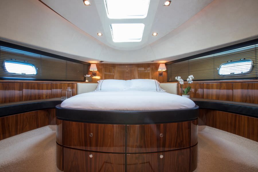 D5 Yacht Charter - VIP Cabin