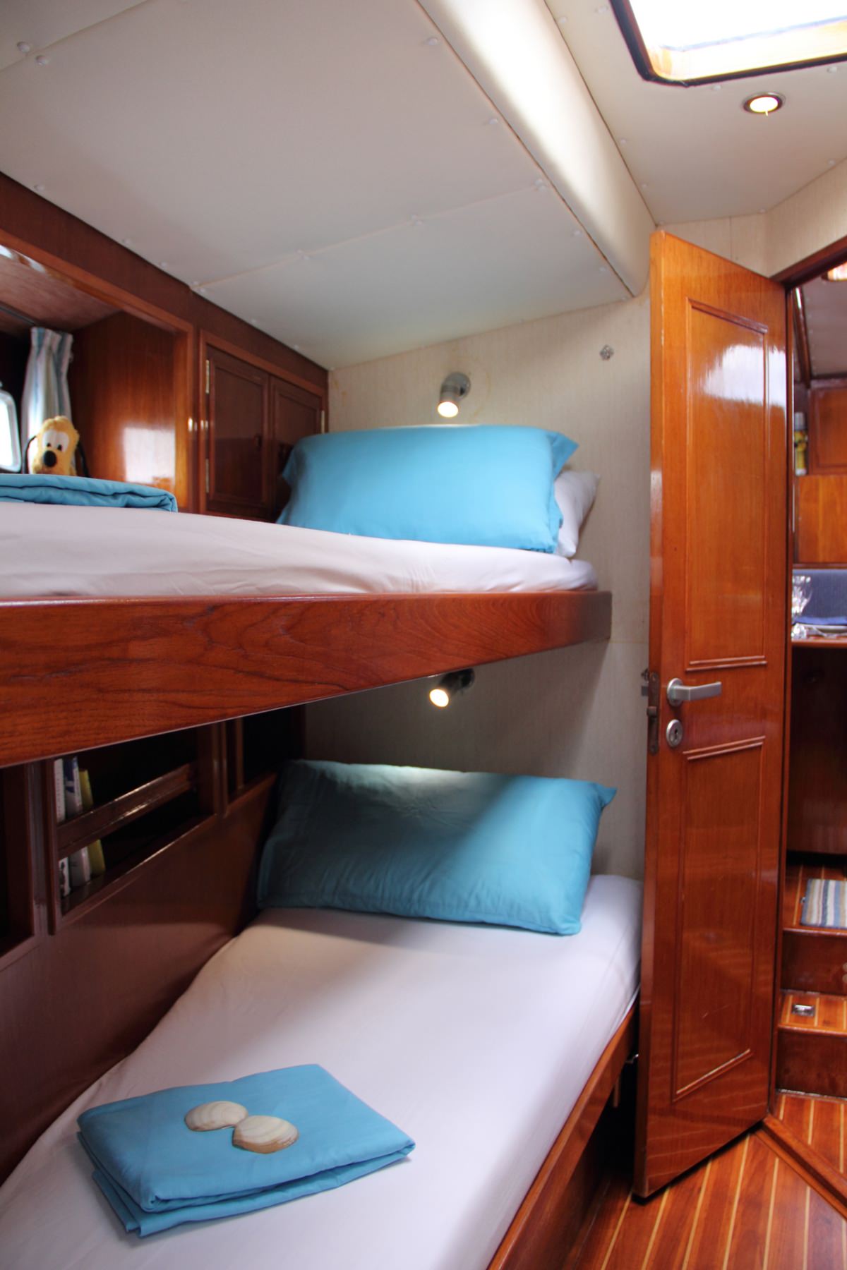 EMILY MORGAN Yacht Charter - Starboard Forward Cabin