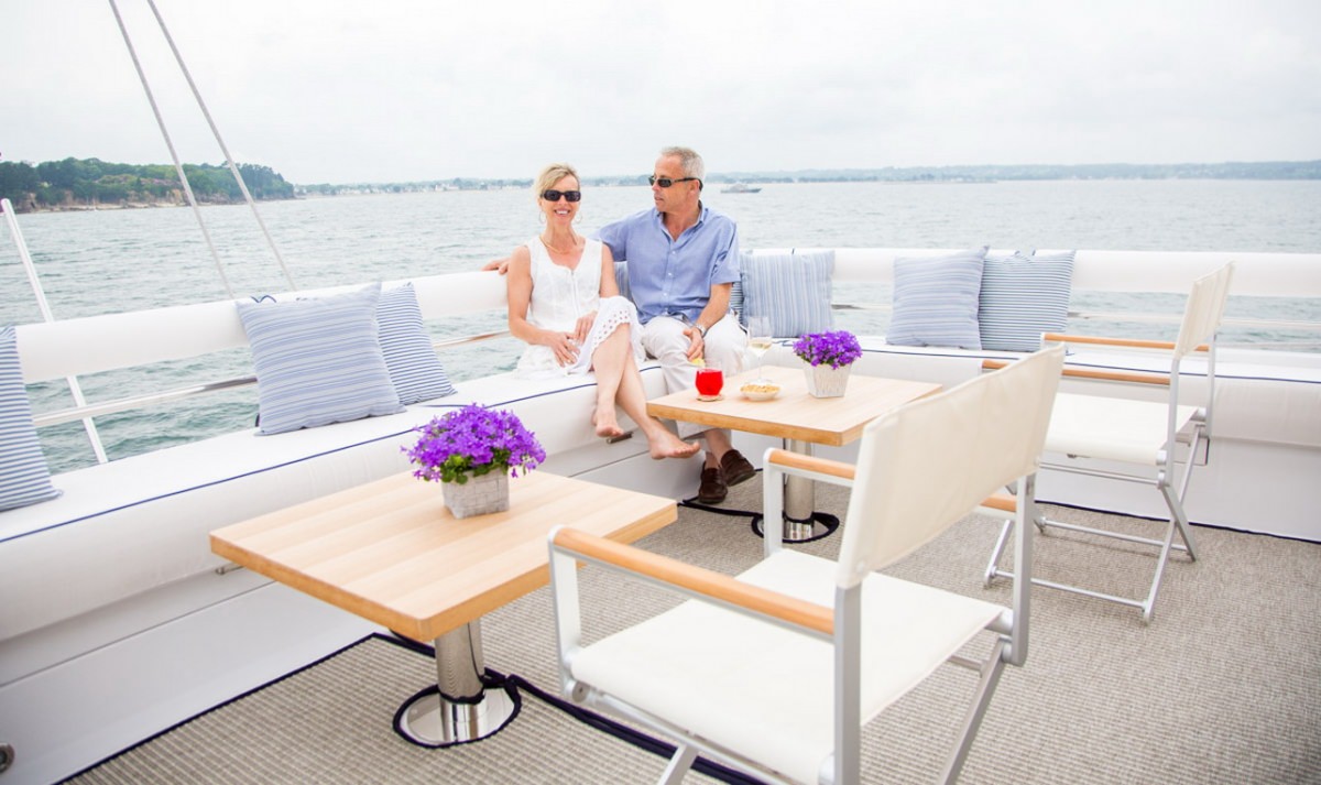 WINDQUEST Yacht Charter - Sun Deck Dining Area