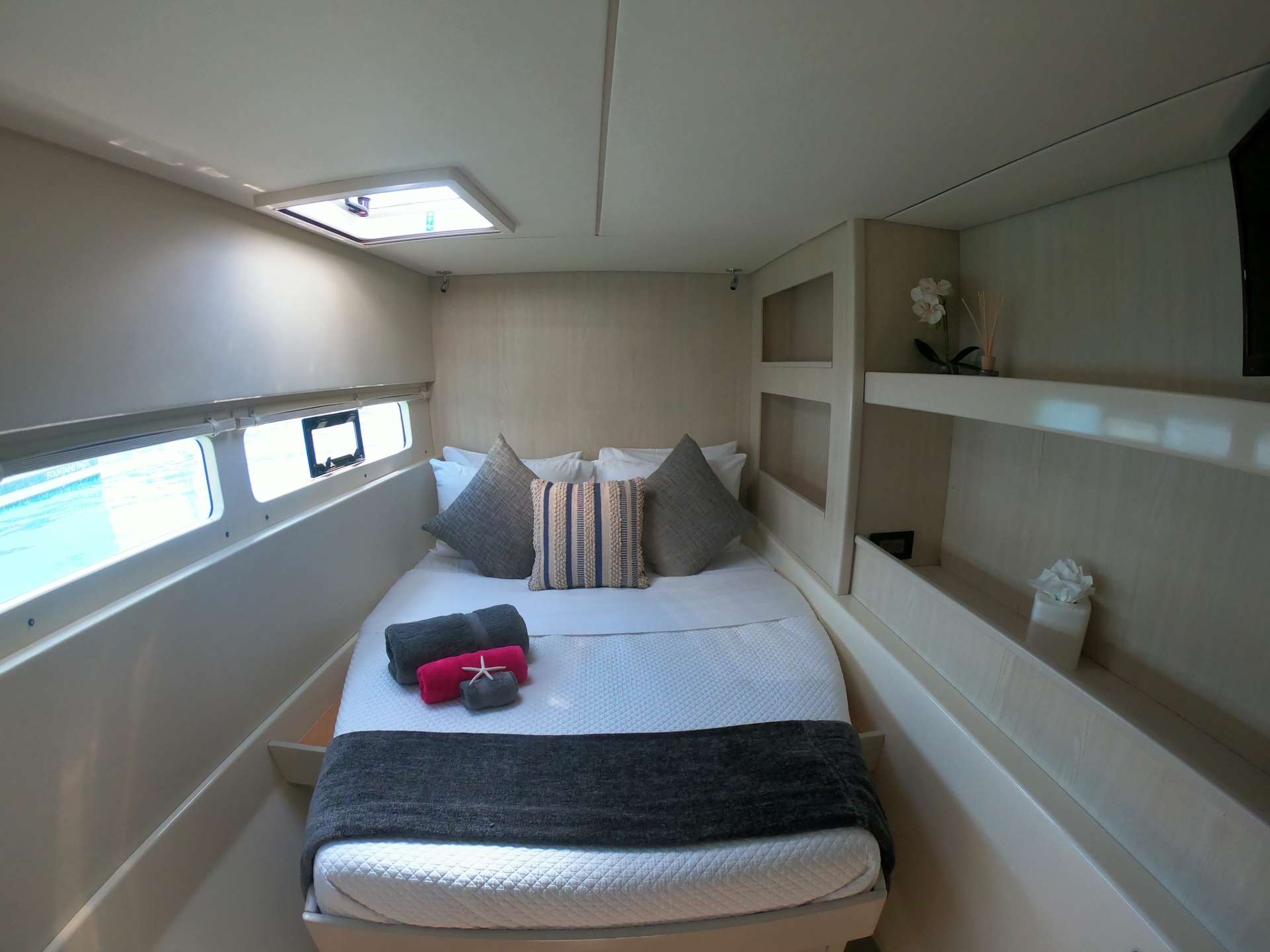SOMETHING WONDERFUL Yacht Charter - Quest Queen Cabin