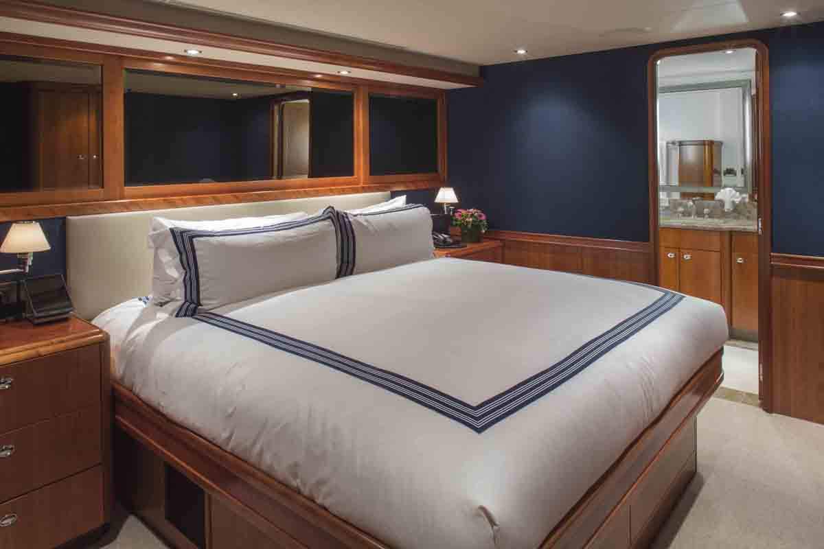 PLAN A Yacht Charter - Guest King Stateroom