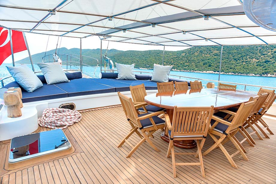 BELLAMARE Yacht Charter - Main sofa