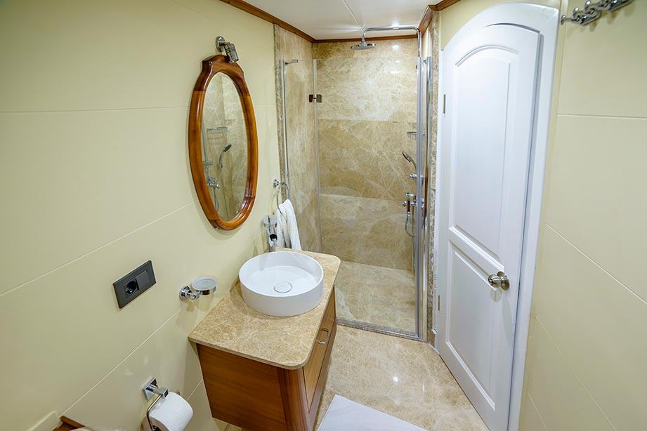 BELLAMARE Yacht Charter - Bathroom