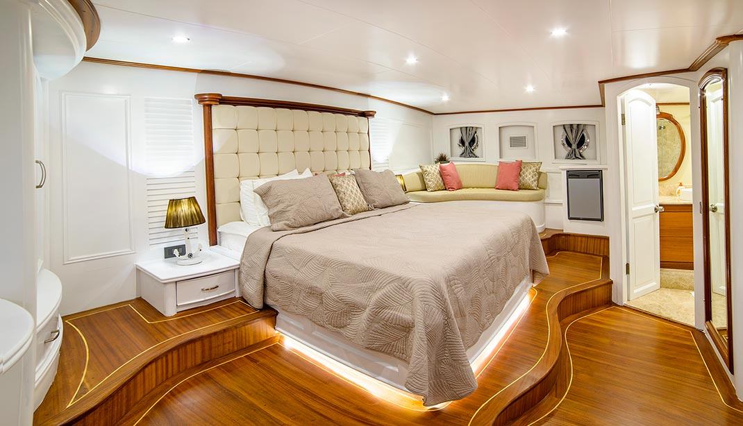 BELLAMARE Yacht Charter - Vip cabin