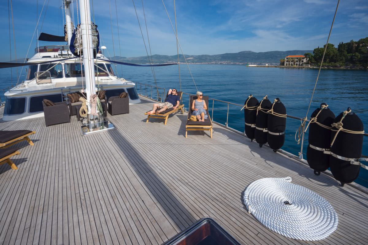 ALBA Yacht Charter - Main deck
