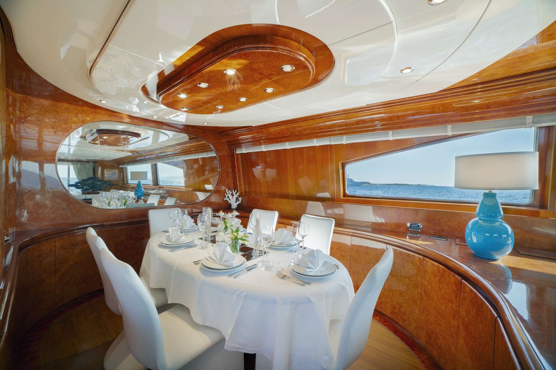 ZOI Yacht Charter - Dining