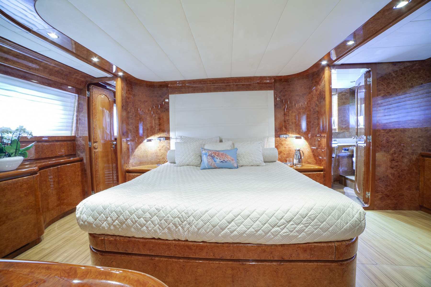 ZOI Yacht Charter - Master cabin