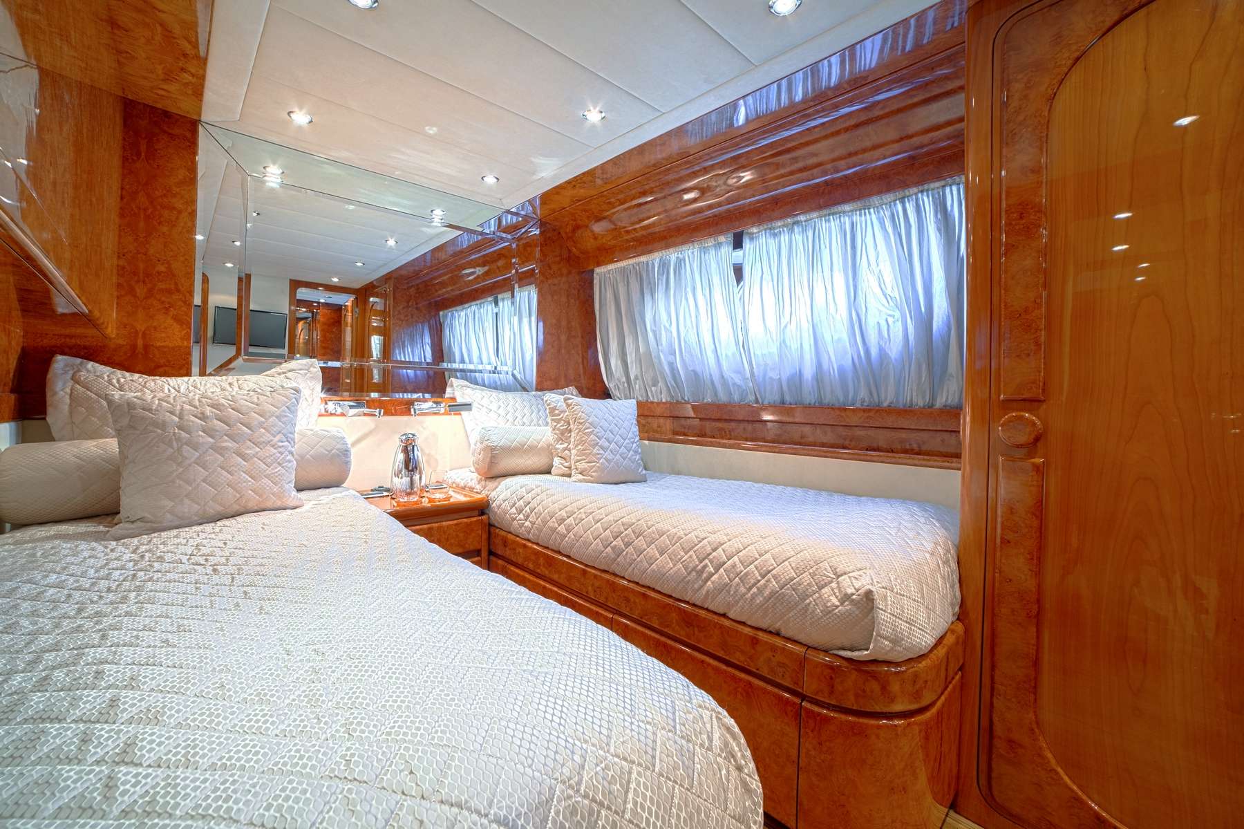 ZOI Yacht Charter - Twin Cabin