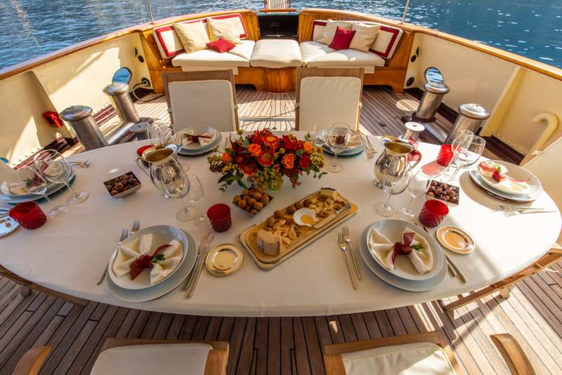 DP MONITOR Yacht Charter - Al fresco dining table