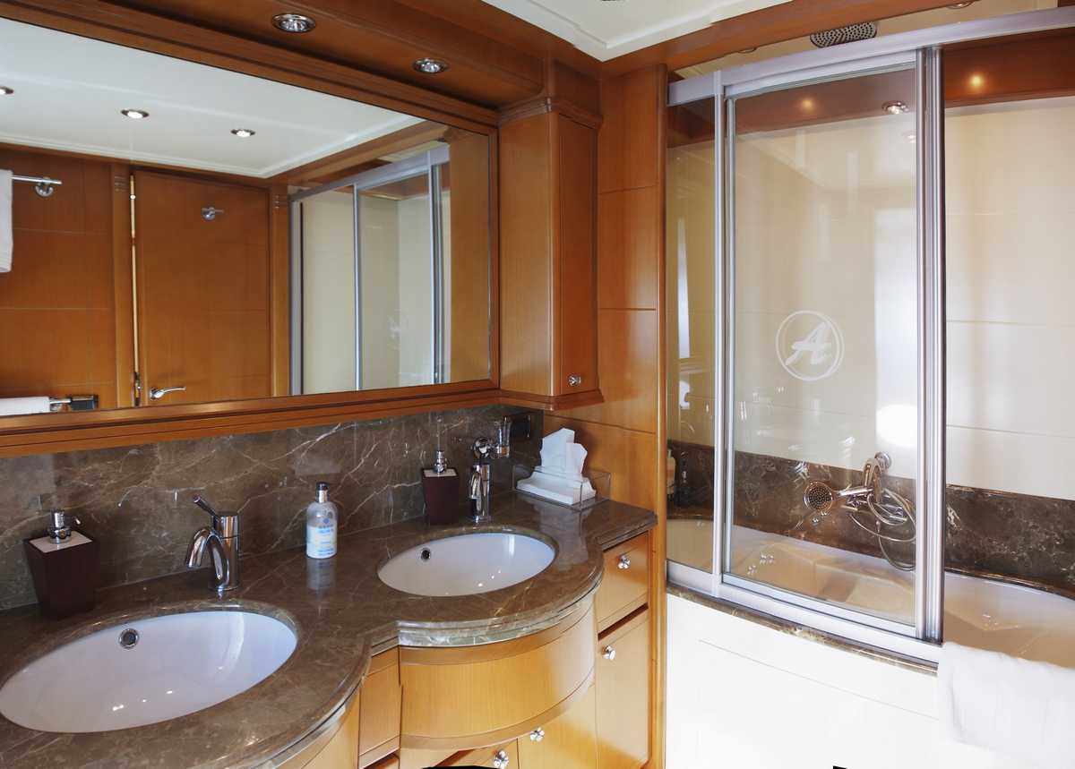 Vip cabin head