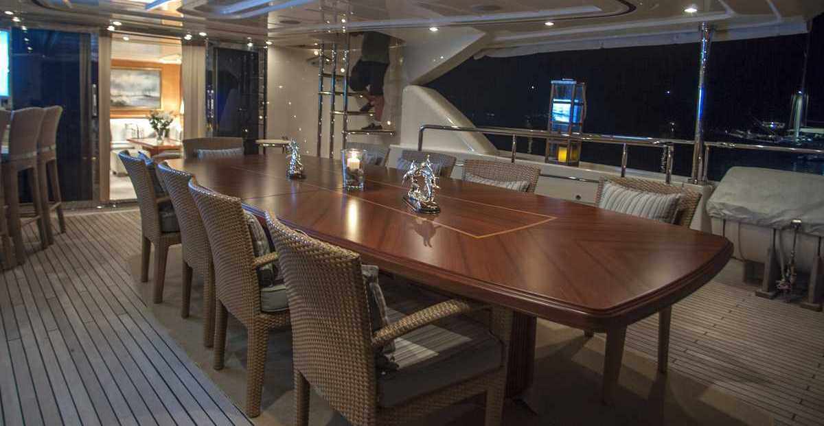 Bridge Deck Al fresco dining tabe