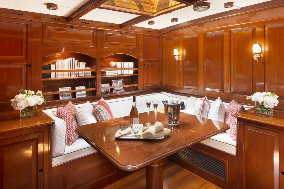 Salon Dining